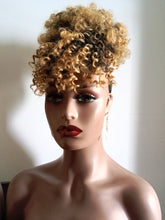 Charger l&#39;image dans la galerie, Demi Perruque Chignon Afro avec Frange
